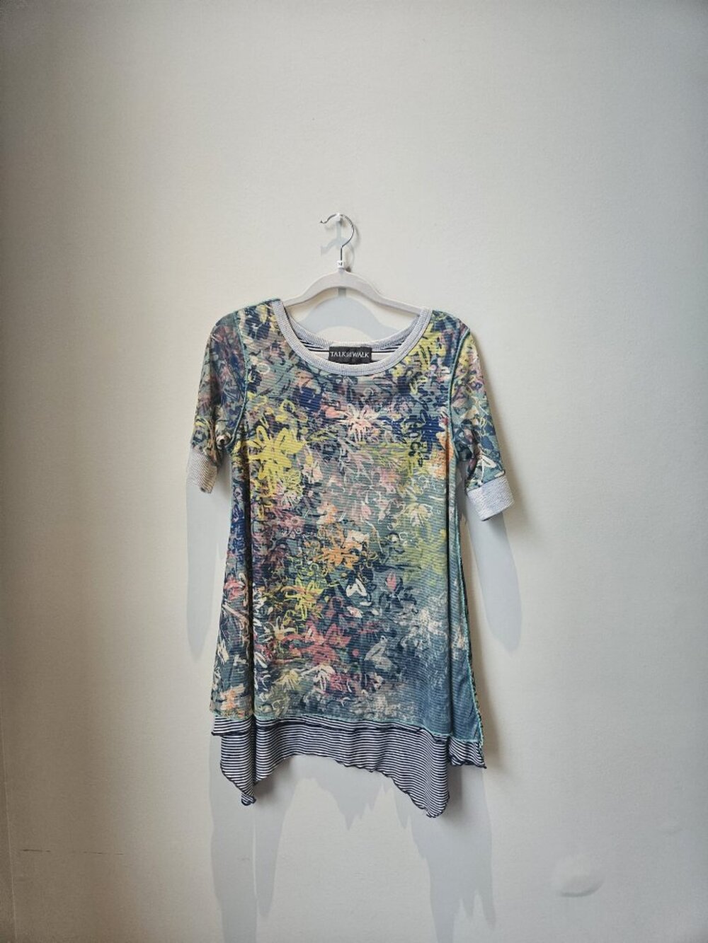 TALK THE WALK (Made in Italy) Mesh Tunic Top in Size Medium.